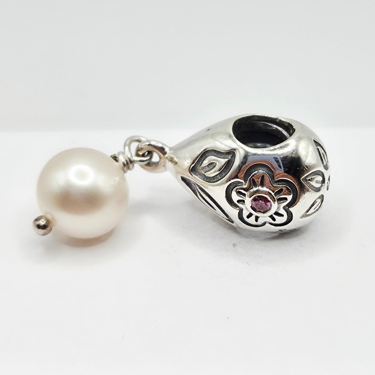 Original Pandora Blume mit Perlenanhänger 790546P