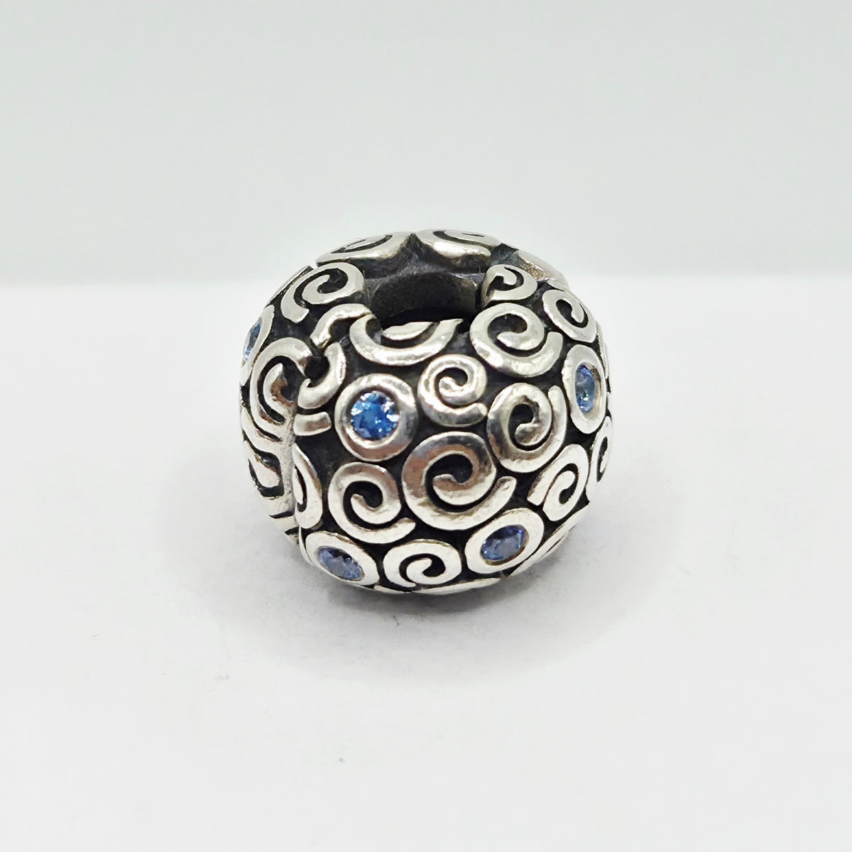 Original Pandora Clip Wirbel mit blauen Steinen 790962CZB