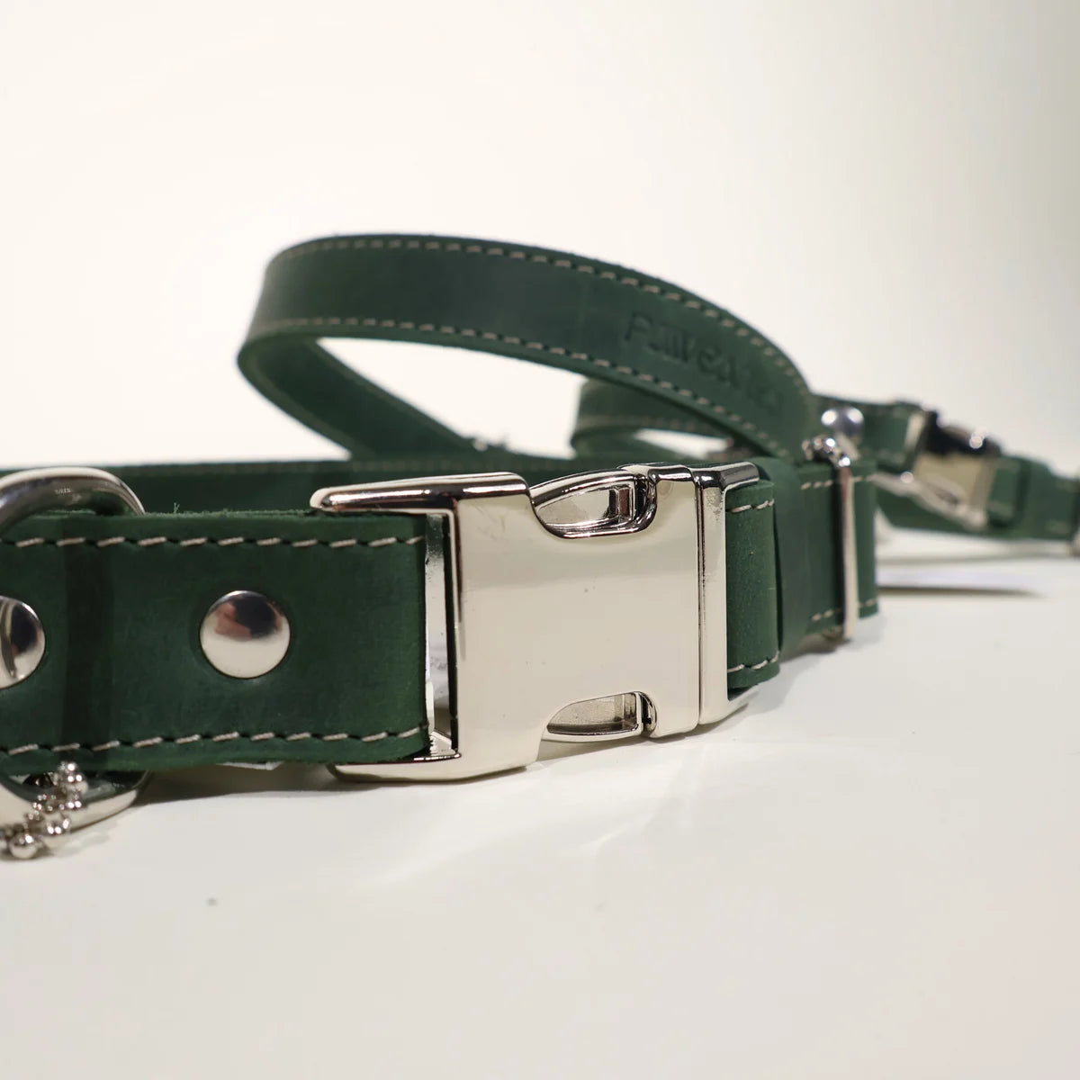 Hundehalsband aus Leder – Echtes Vollnarbenleder, handgefertigt in Europa, 5 Farben, verstellbar