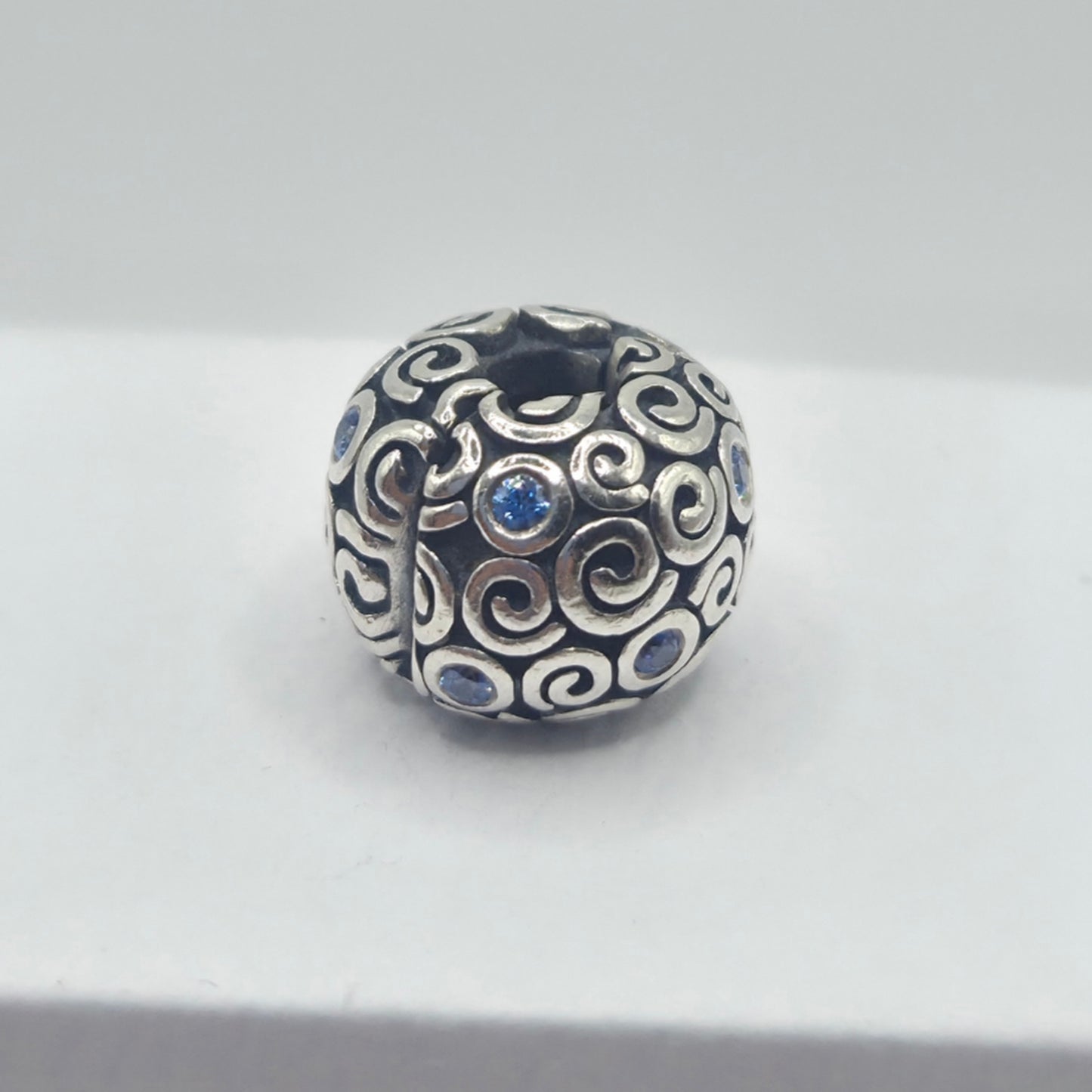 Original Pandora Clip Wirbel mit blauen Steinen 790962CZB