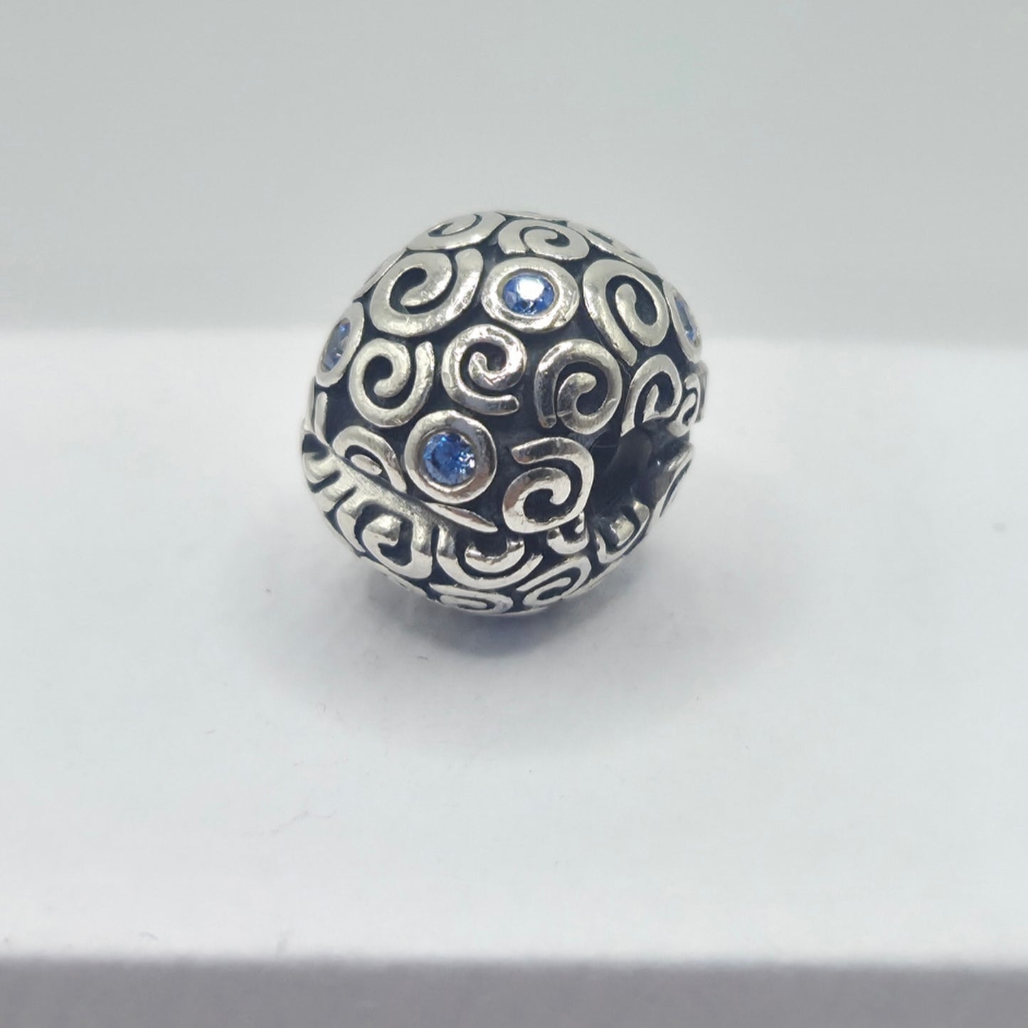 Original Pandora Clip Wirbel mit blauen Steinen 790962CZB
