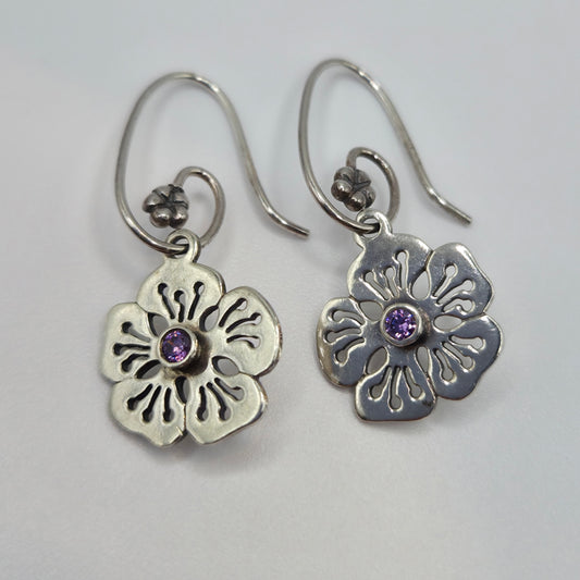 Original Pandora Ohrstecker Ohrringanhänger Hibiskus mit Lila Zirkonia 290623ACZ
