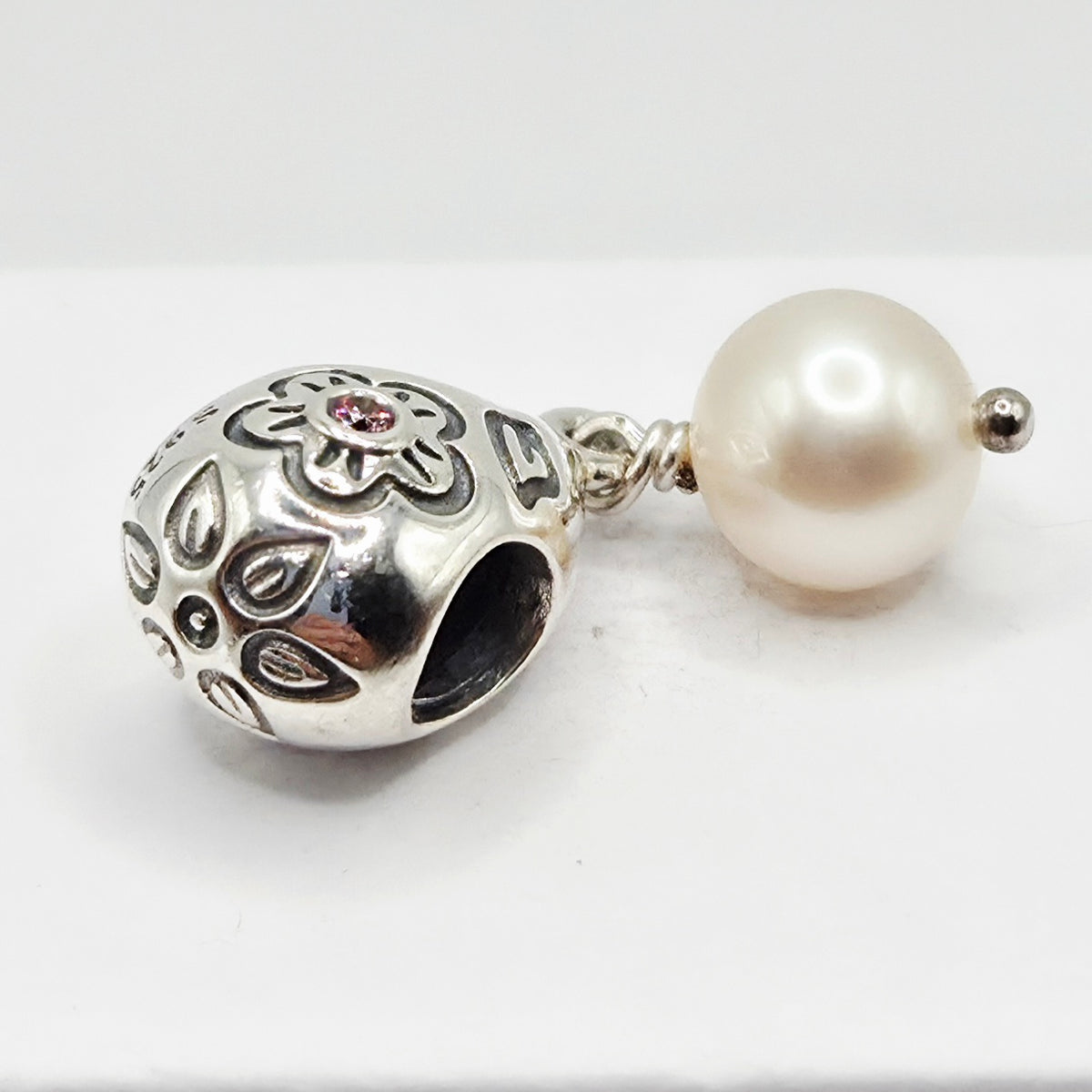 Original Pandora Blume mit Perlenanhänger 790546P