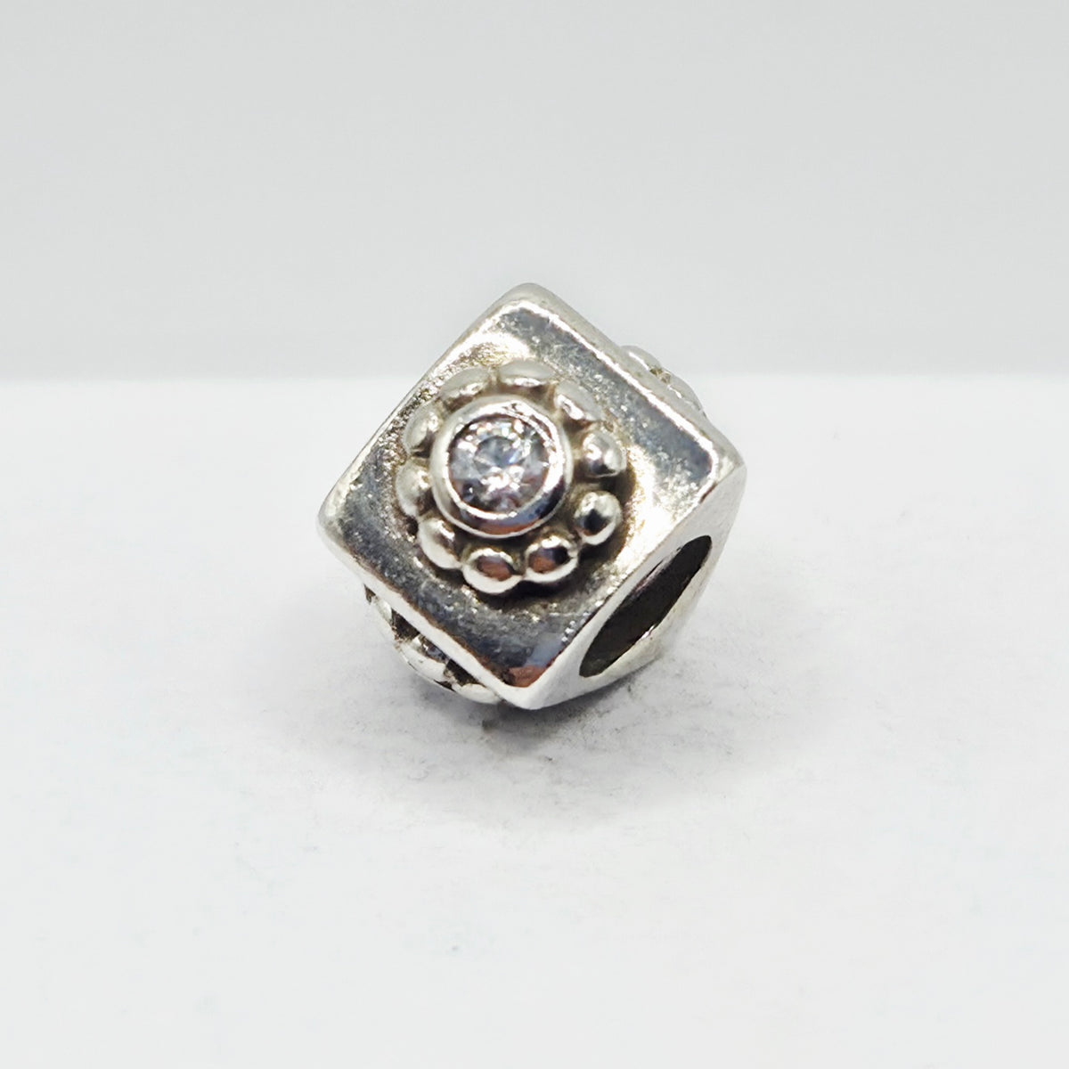 Original Pandora Triangle Blumen 790170CZ