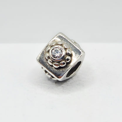 Original Pandora Triangle Blumen 790170CZ