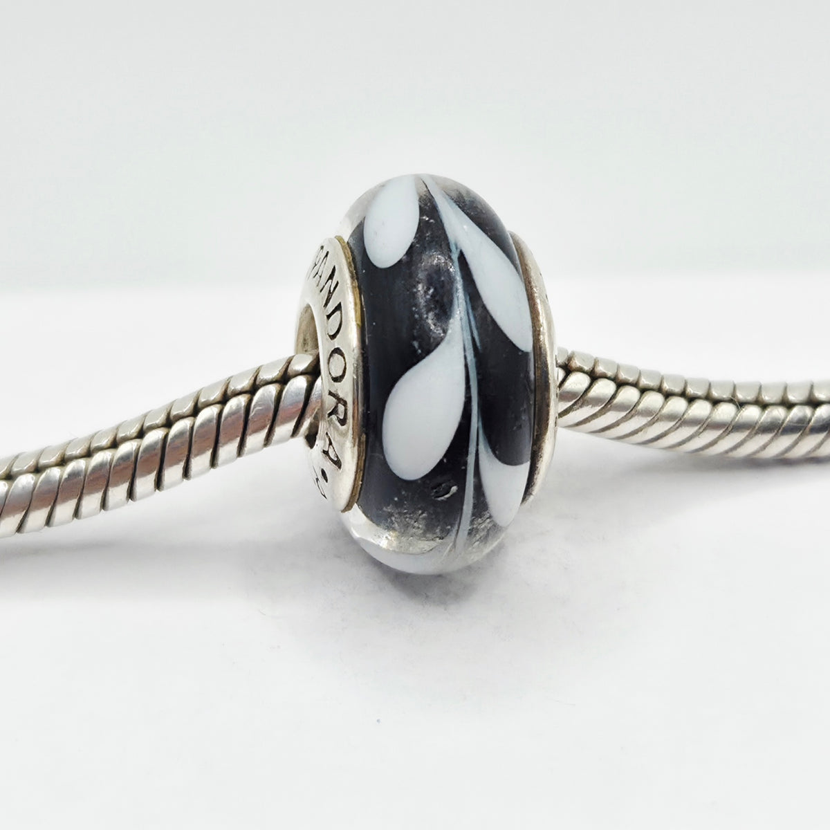 Original Pandora Murano Glas Swirl Schwarz weiss 790676