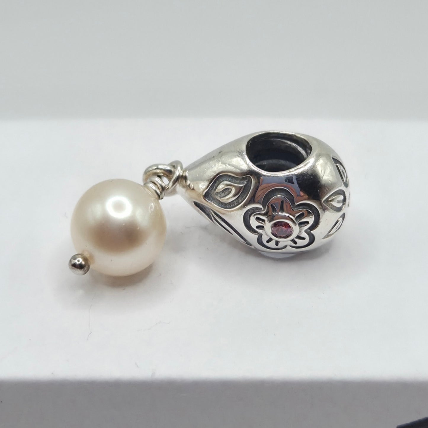 Original Pandora Blume mit Perlenanhänger 790546P
